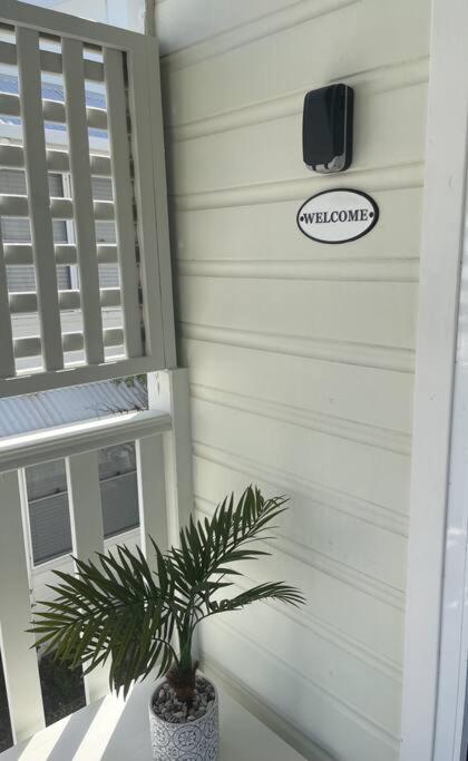 Studio Seaside Self-Contained Apartment Маркула Екстериор снимка